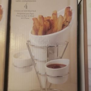 Table compliments 3 ceramic metal rack